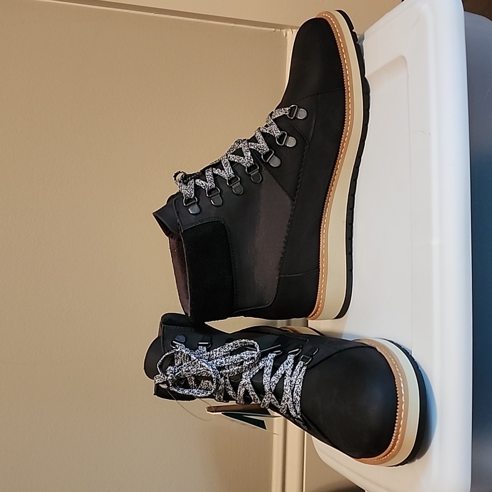 Toms Waterproof Boot, Leather and Nylon, Black and Charcoal, Size 10